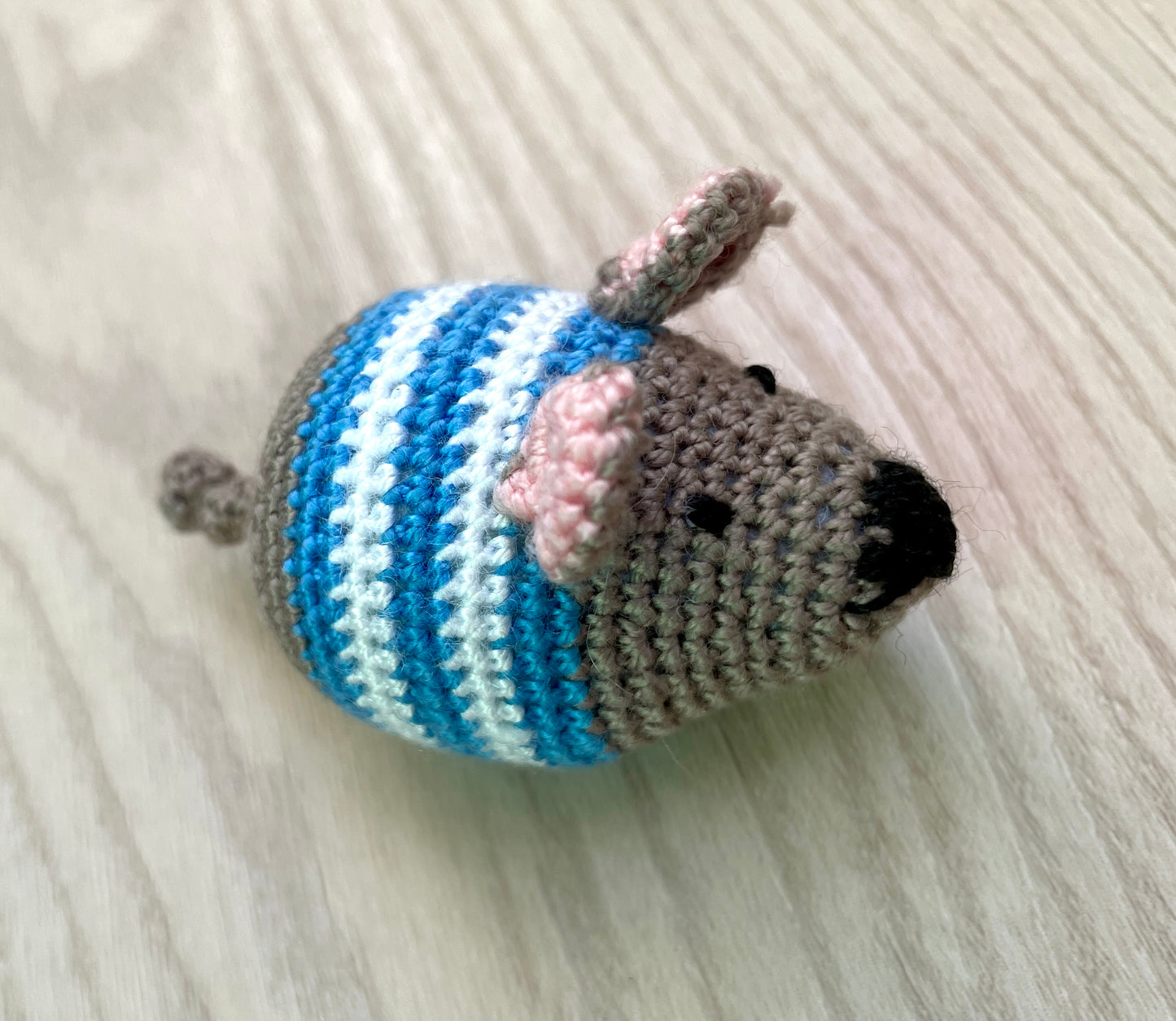 Crochet Catnip Mouse in Christmas Jumper, Cat Toy - 4 colours!